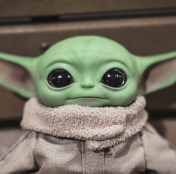 boneco baby yoda