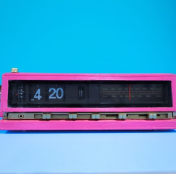 radio relógio retrô cor de rosa